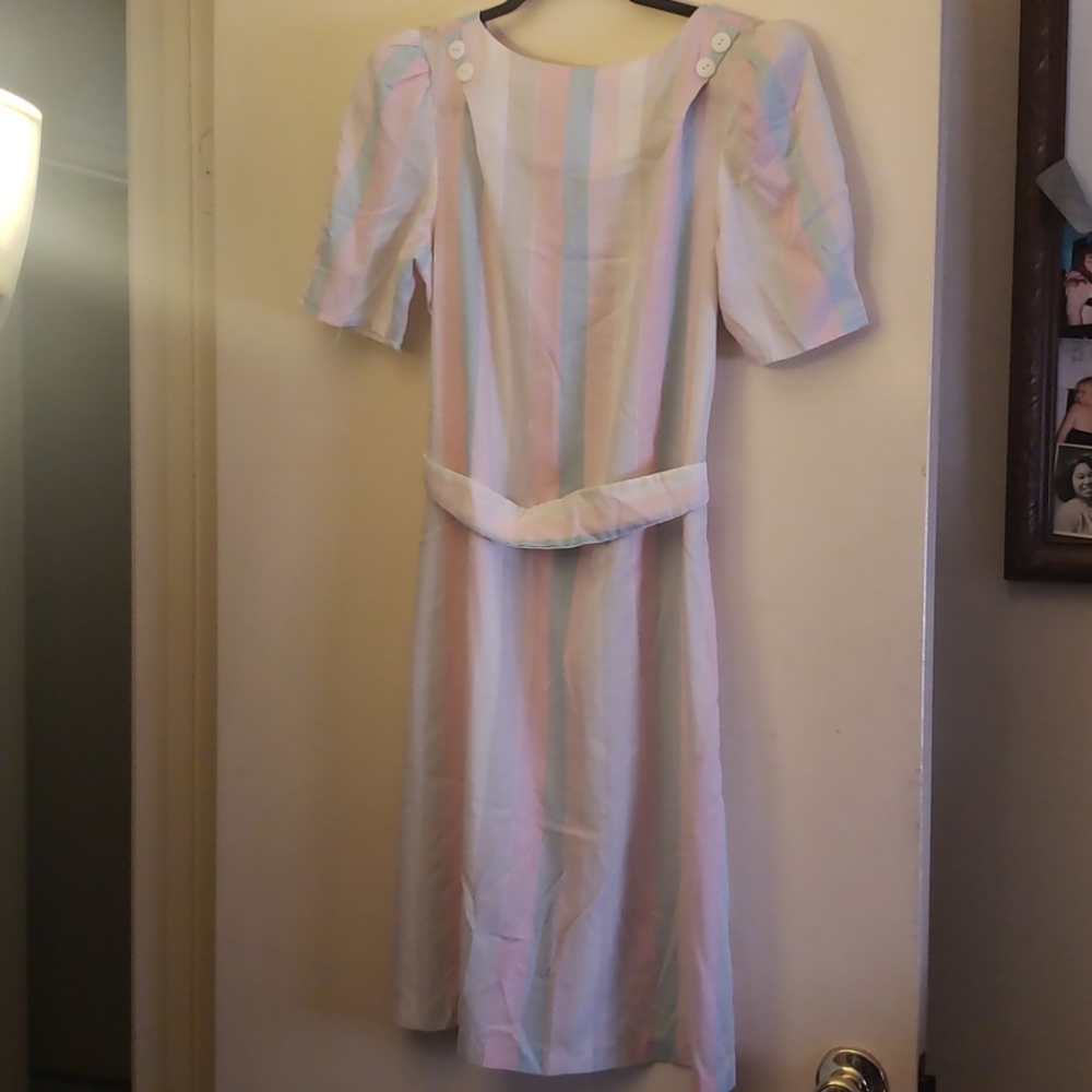 Pretty dress with short sleeves & buttons
